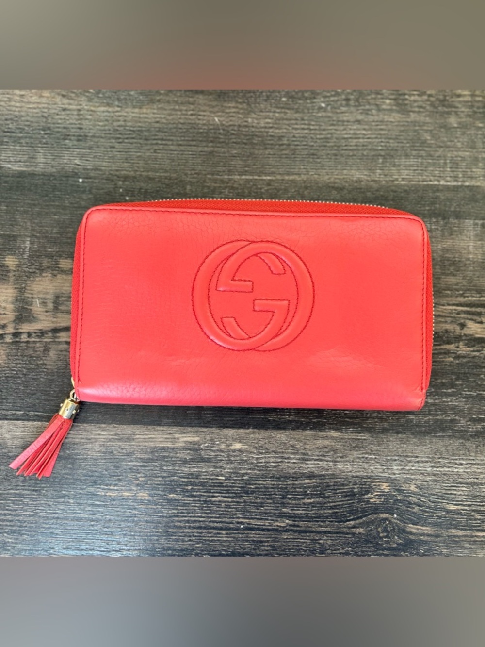 Gucci Soho Coral Leather Tassel Zip Around Wallet Interlocking GG Continental